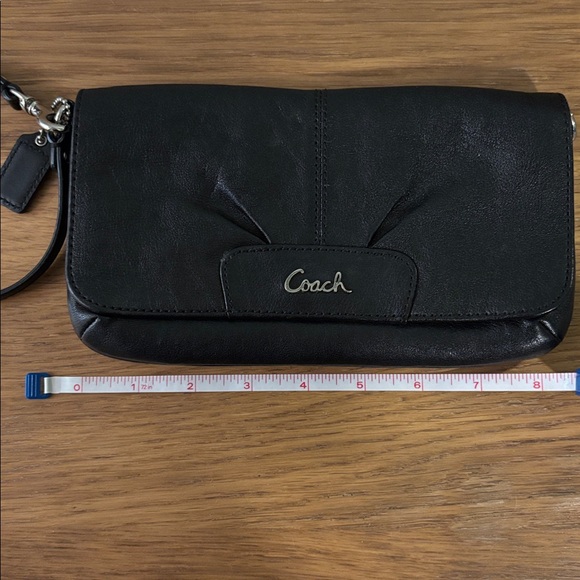 Coach Black Shoulder Bag Converts to Wristlet with Pleated Design Hang Tag EUC - Picture 9 of 9